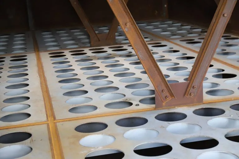 Baghouse dust collector tube sheet for filter bags