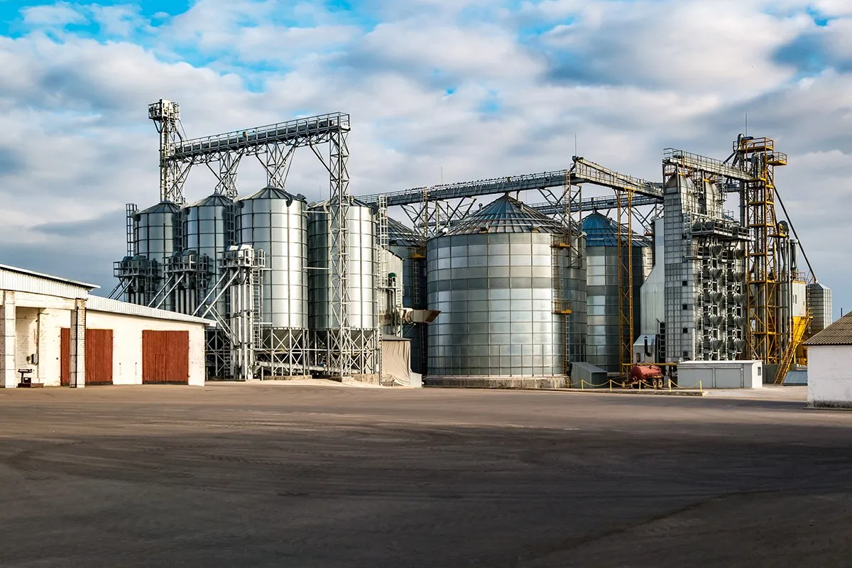 Food grade dry bulk storage tanks with bin vents, pneumatic conveying systems, and mechanical conveying systems for grain processing, storage, and transporation.